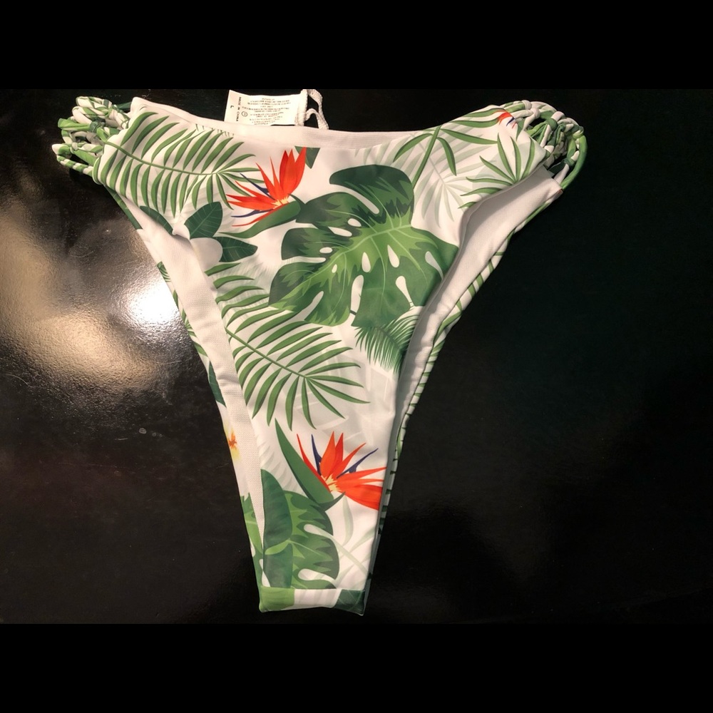 Women’s Bikini Style Swimsuit - Picture 5 of 5